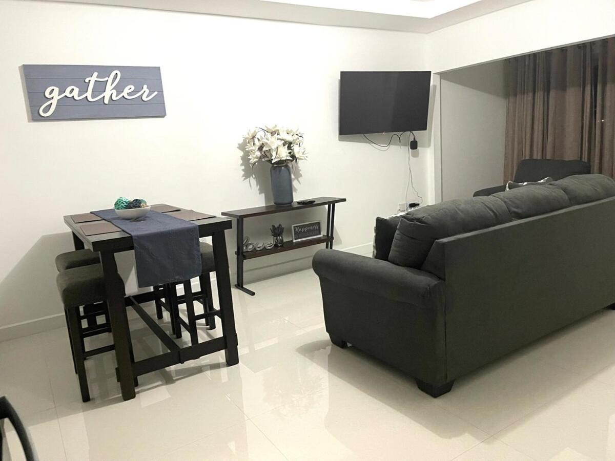 Lux City Apartment With Pool, Ac & 24Hrs Security Kingston Eksteriør billede