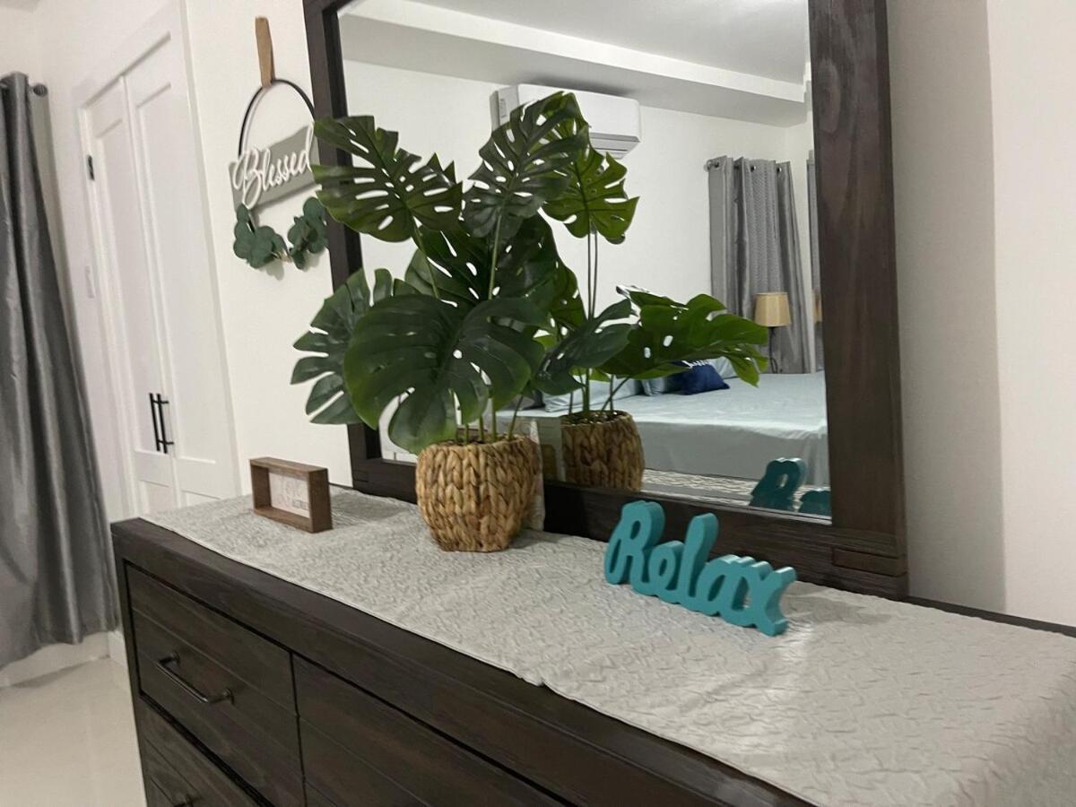 Lux City Apartment With Pool, Ac & 24Hrs Security Kingston Eksteriør billede