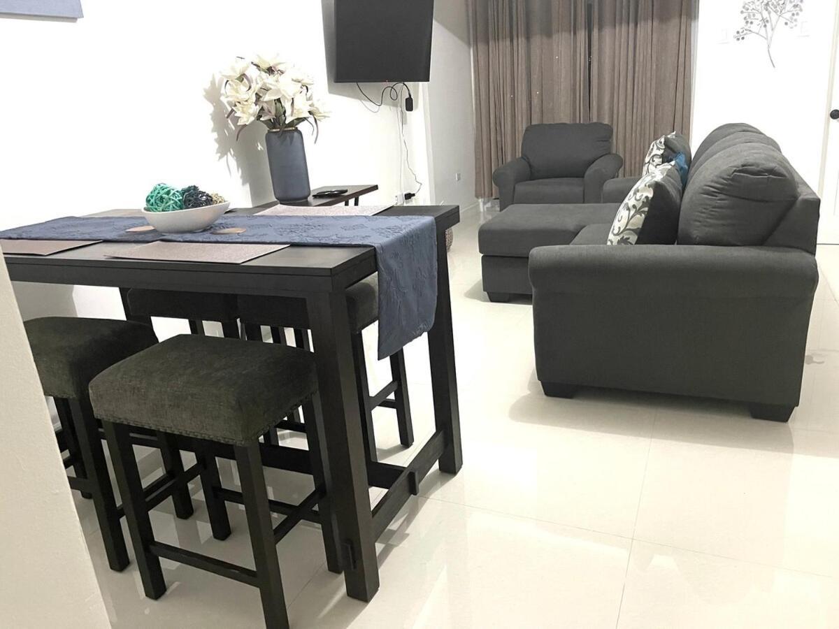Lux City Apartment With Pool, Ac & 24Hrs Security Kingston Eksteriør billede